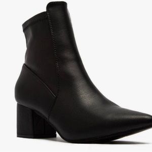 Qupid. Pointed toe ankle bootie.